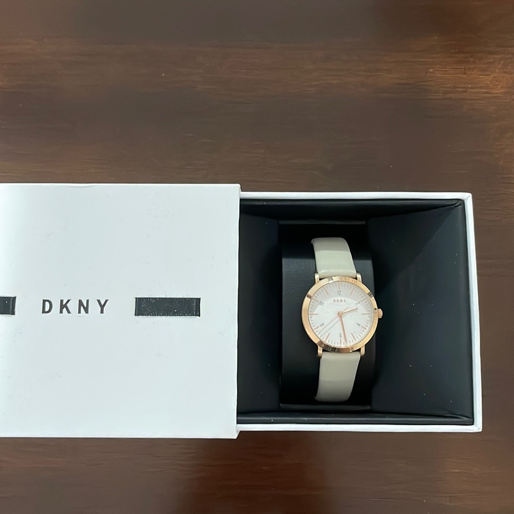 DKNY Women's NY2507 Minetta Grey Leather Watch